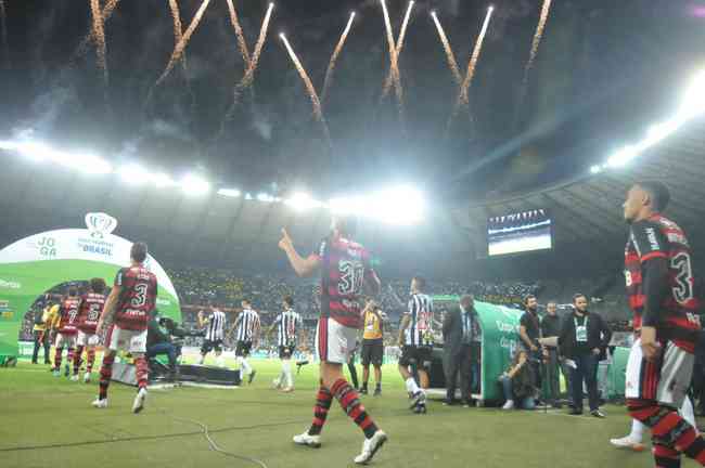 Pictures of Atlético fans, in Mineirão, during the first leg of the Copa do Brasil round of 16, against Flamengo (22/6/2022)