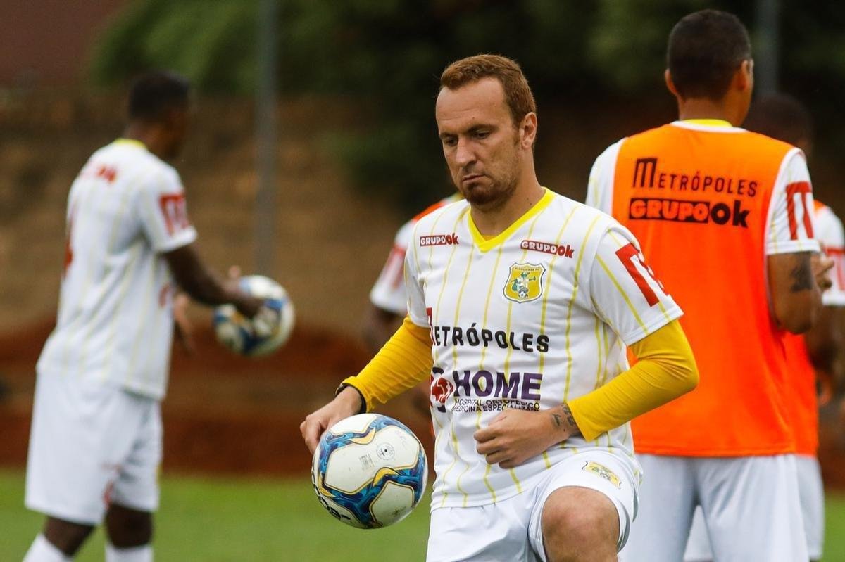 #15 - Z Love (Brasiliense) - 17 gols em 25 jogos - mdia de 0,68 por jogo