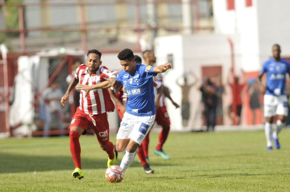 Fotos do duelo entre Villa Nova e Cruzeiro, neste domingo