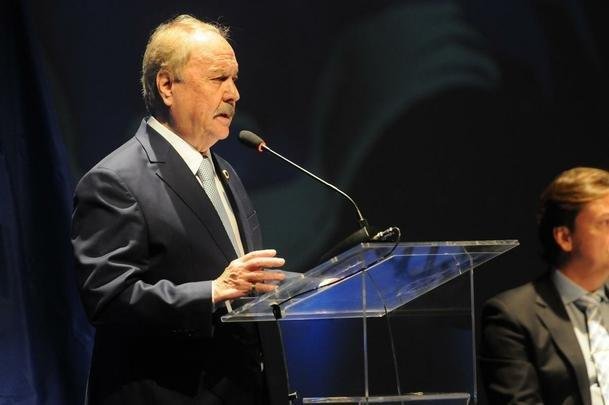 Posses do presidente do Cruzeiro, Wagner Pires de S, e do presidente do Conselho Deliberativo, Zez Perrella