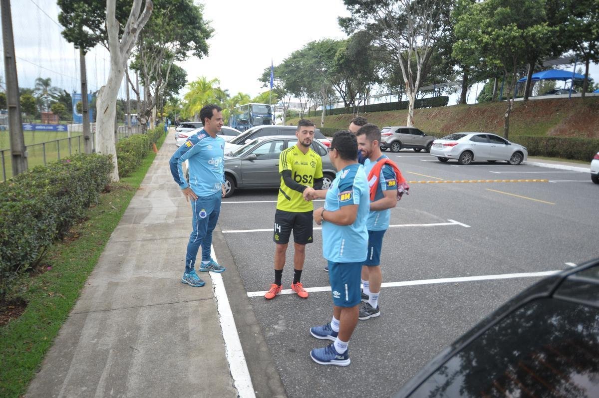 Para treino do Flamengo, Arrascaeta retornou  Toca da Raposa II pela primeira vez aps deixar o Cruzeiro