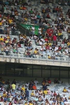 Mineiro ficou colorido nesta quarta-feira com camisas de clubes e selees em duelo da Olimpada