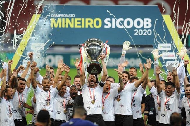 14 - Ttulo mineiro no masculino (agosto): Tempos depois do retorno das competies, o Atltico conquistou o nico ttulo do ano. Em agosto, a equipe comandada por Jorge Sampaoli garantiu ao clube o 45 trofu do Campeonato Mineiro ao bater o Tombense na final.