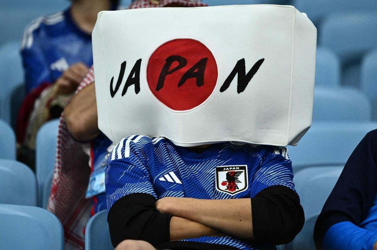 Torcida coloriu o Estdio Al Janoub, no Catar, para acompanhar a partida entre Japo e Crocia, pelas oitavas de final