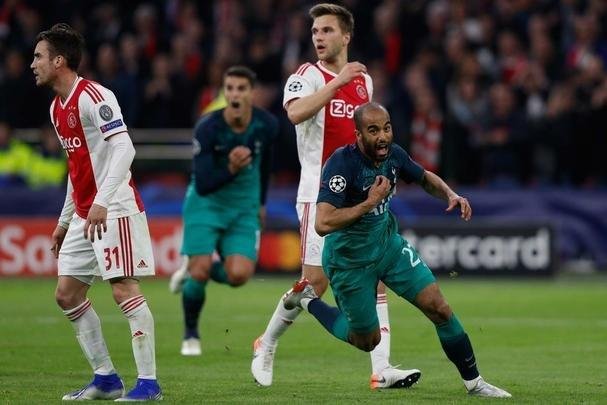 Lucas marcou três vezes contra o Ajax e conduziu o Tottenham à final da Liga dos Campeões