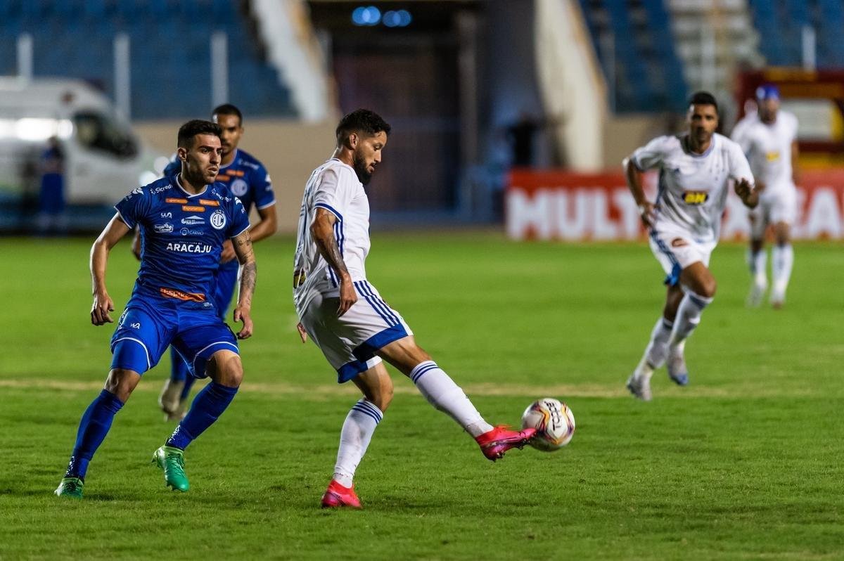 Imagens do duelo entre Confiança e Cruzeiro, em Aracaju, pela quinta rodada da Série B do Campeonato Brasileiro