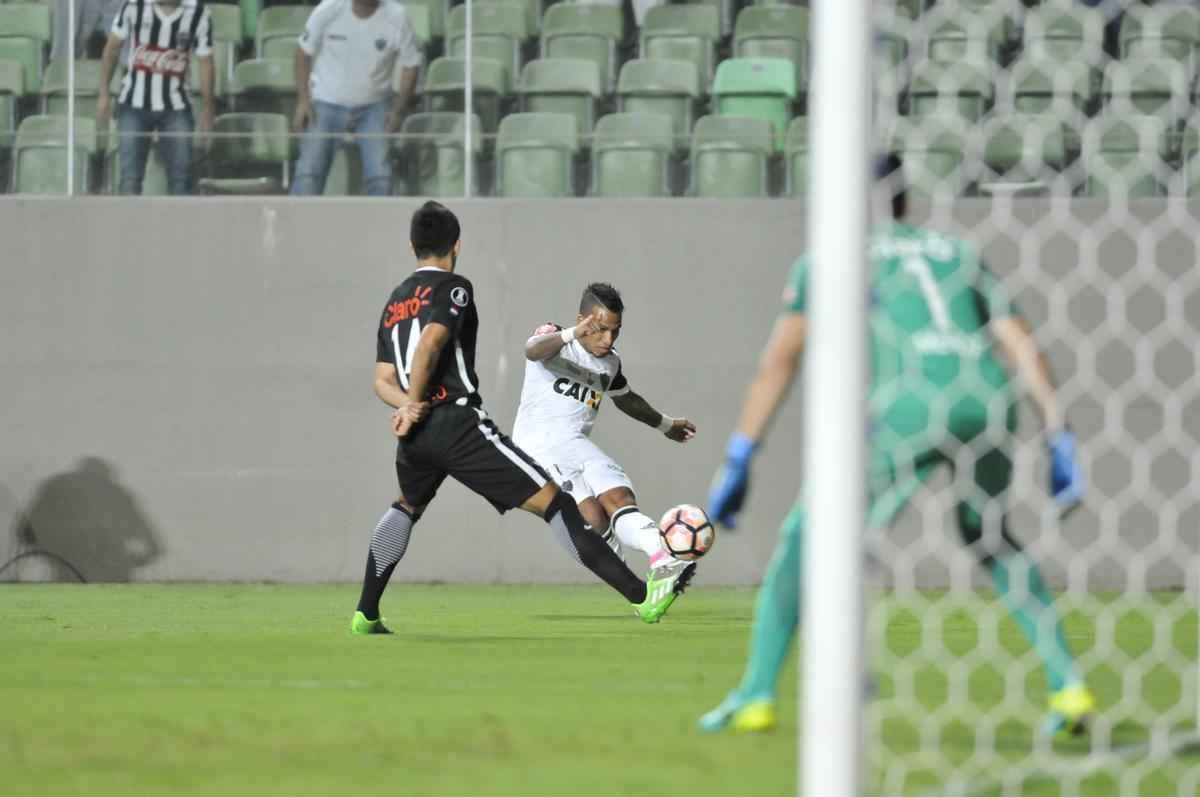 Imagens do duelo entre Atltico e Libertad-PAR, no Independncia, pela Copa Libertadores