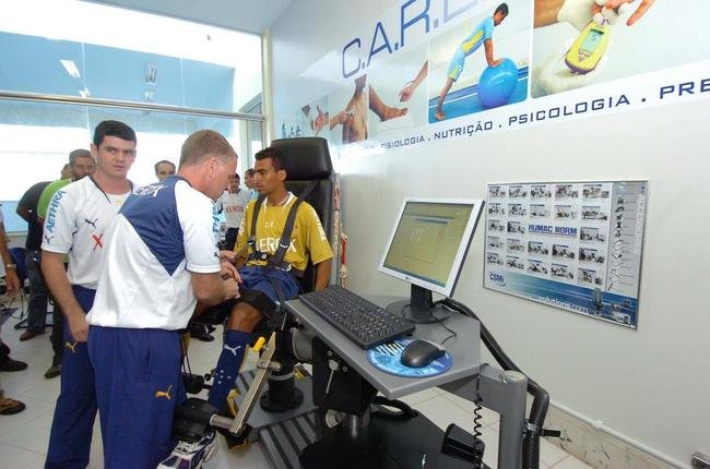 Fotos da inaugurao do Centro Avanado de Reabilitao Esportiva (CARE) da Toca da Raposa II, em 2007