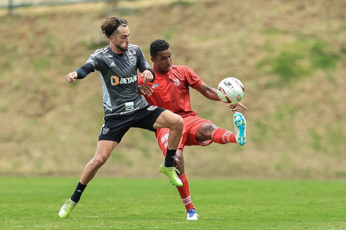 No segundo jogo-treino, Galo venceu por 3 a 0, com gols de Pavn e Eduardo Sasha, duas vezes