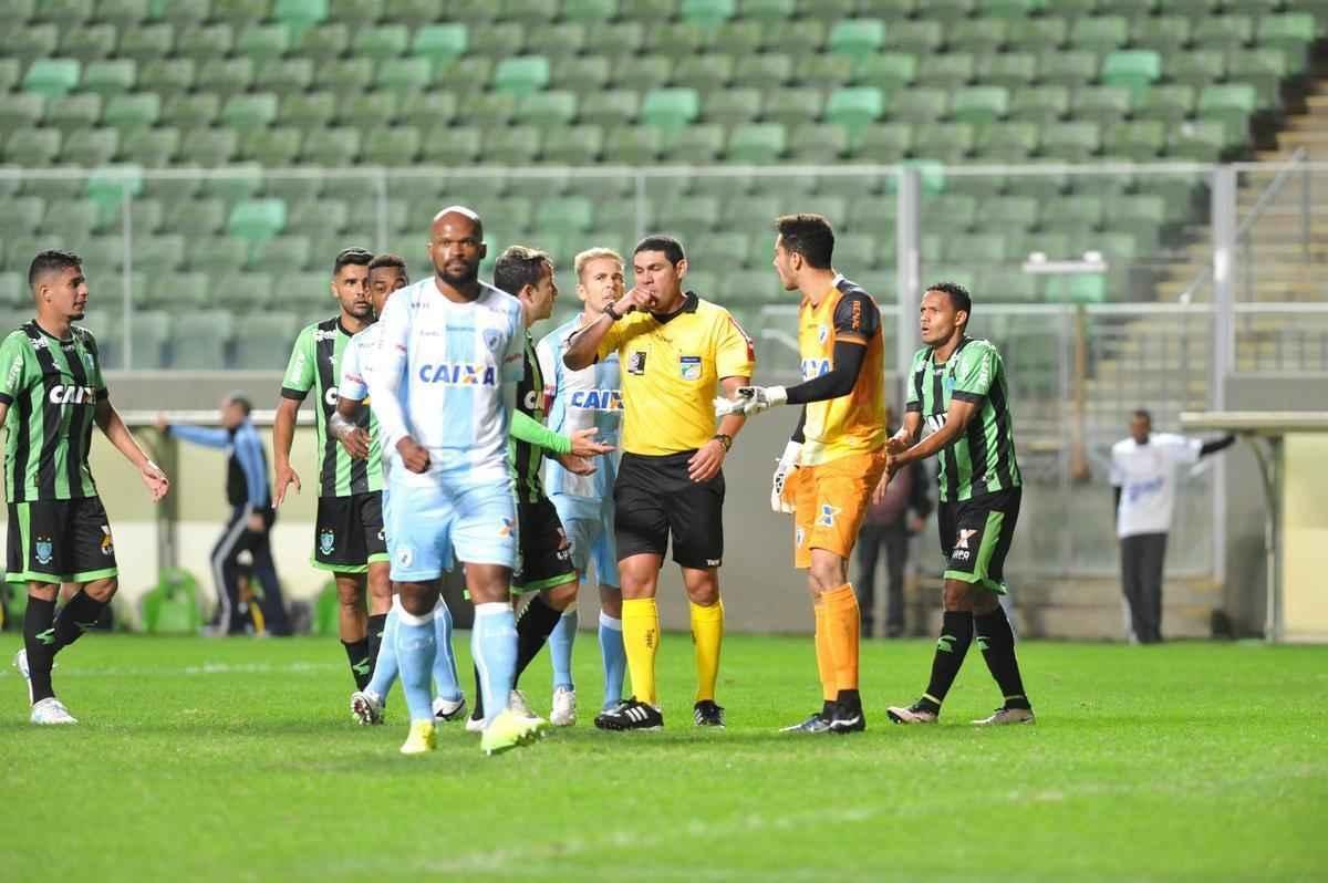 Amrica e Londrina se enfrentaram no Independncia, pela 18 rodada da Srie B do Brasileiro