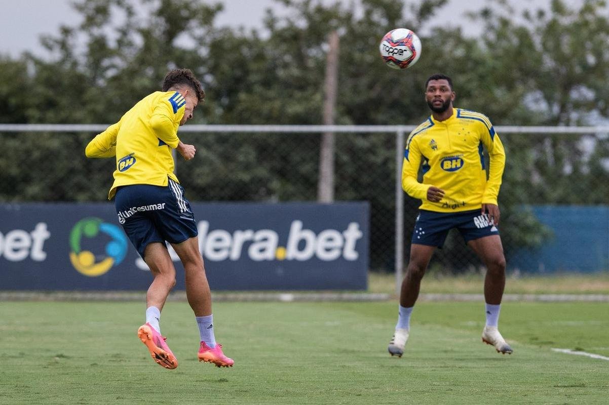 Jogadores do Cruzeiro realizaram primeiro treino sob comando de Mozart nesta sexta-feira (11/06)