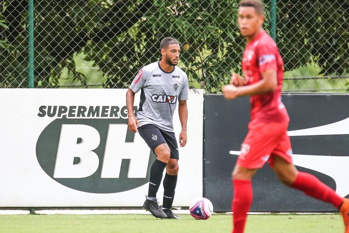 Imagens do jogo-treino do Atltico com o Guarani de Divinpolis