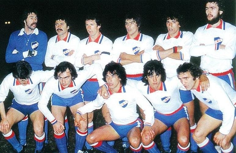 Nacional-URU (1980) - O Nacional-URU do artilheiro Waldemar Victorino foi o melhor da fase de grupos ao superar o Vlez-ARG no saldo de gols (dez a oito), critrio que no era utilizado  poca. Na etapa semifinal (tambm em grupos), deixou Olimpia-PAR e O'Higgins-CHI para trs. A deciso foi vencida contra o Internacional.