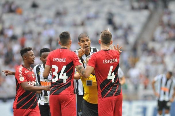 Fotos do jogo entre Atltico e Athletico-PR, no Mineiro