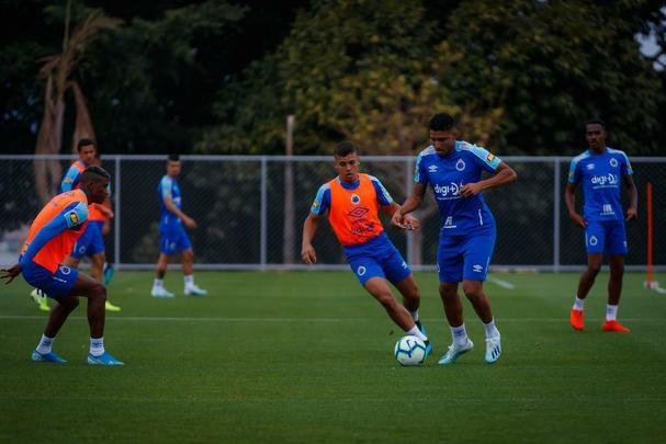 Treino do Cruzeiro nesta segunda-feira, na Toca da Raposa II. Time de Rogrio Ceni enfrenta o Cear na quarta-feira, s 19h30, no Castelo, em Fortaleza, pela 21 rodada do Campeonato Brasileiro