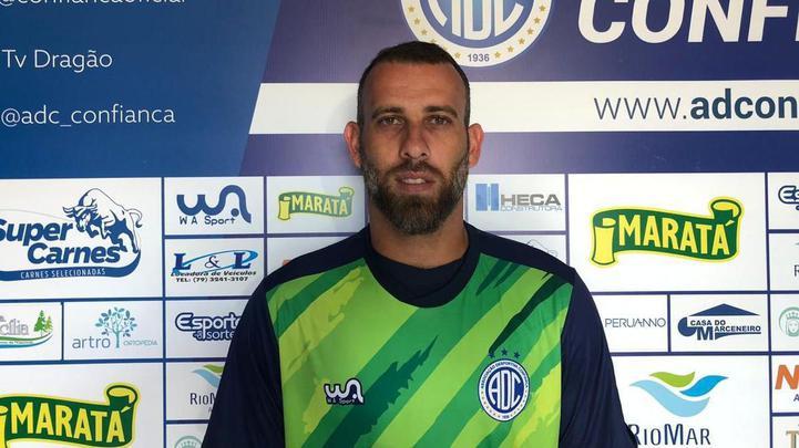 O Confiana anunciou a contratao do goleiro Rafael Santos, que estava no Vila Nova