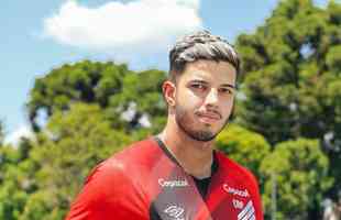 Athletico-PR anunciou o zagueiro Kaique Rocha