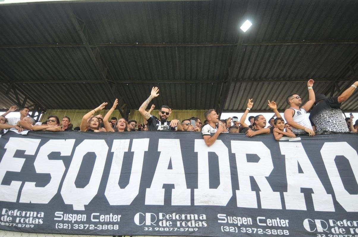 Festa do Athletic ao receber trofu de campeo mineiro do interior