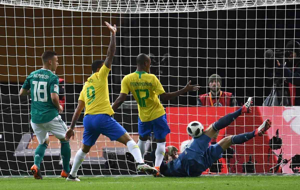 Gabriel Jesus fez, de cabea, o nico gol da vitria brasileira sobre a Alemanha em Berlim