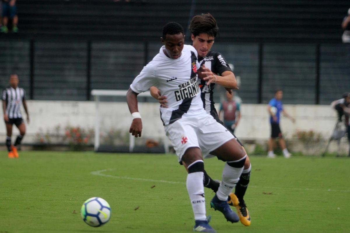 Galo estreou no Campeonato Brasileiro com novo uniforme