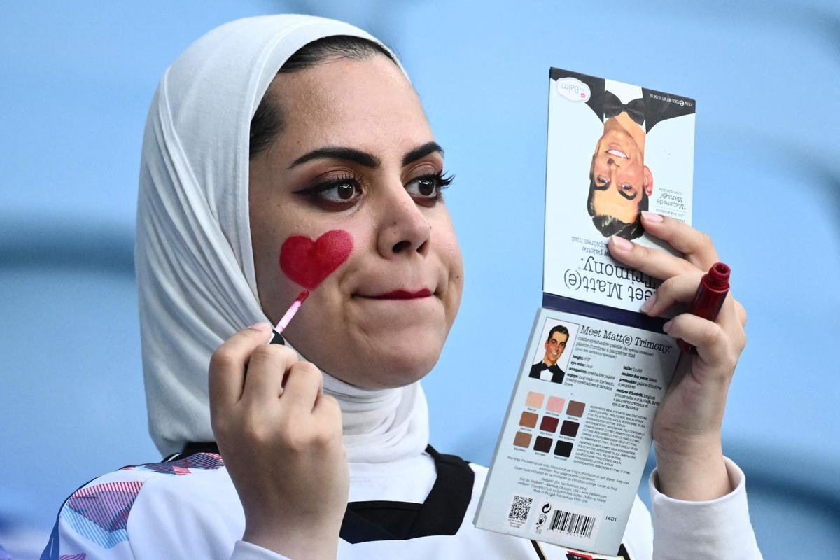 Torcida coloriu o Estdio Al Janoub, no Catar, para acompanhar a partida entre Japo e Crocia, pelas oitavas de final
