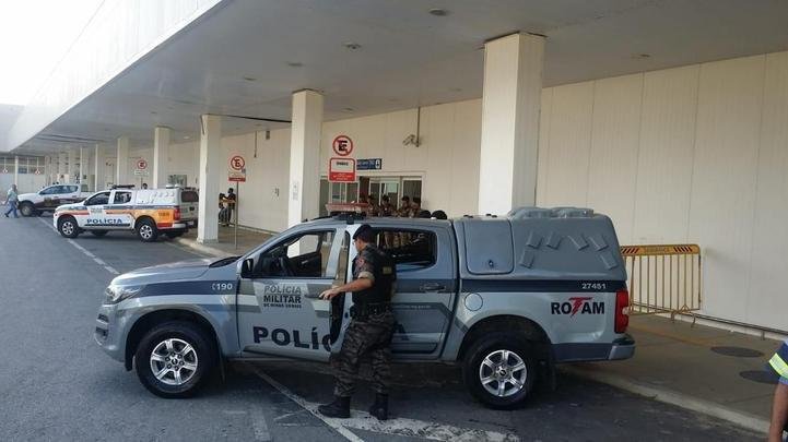 Cruzeiro chegou ao aeroporto de Confins depois de derrota para o Grmio, em Porto Alegre