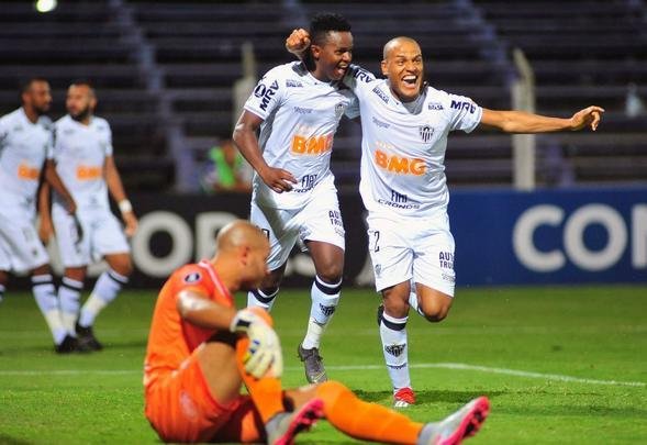 Cazares marcou o segundo gol do Atlético na vitória por 2 a 0 sobre o Defensor, em Montevidéu