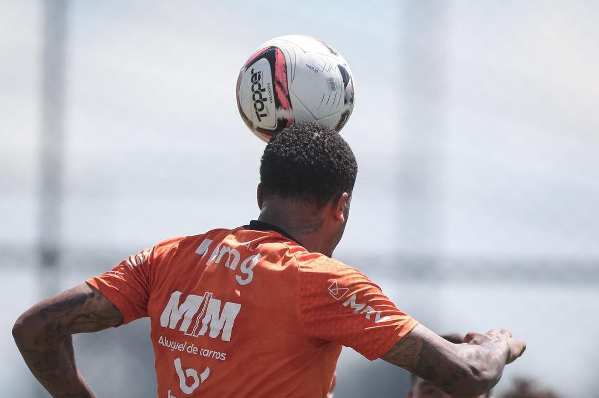 Fotos do primeiro treino de Junior Alonso no retorno ao Atltico