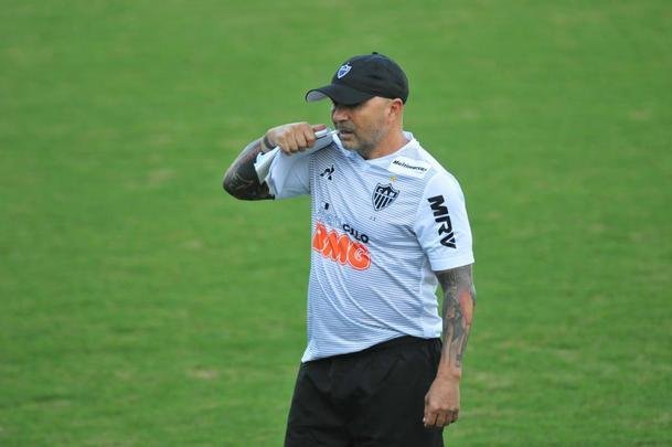Jorge Sampaoli comandou nesta segunda-feira o seu primeiro treino no Atltico
