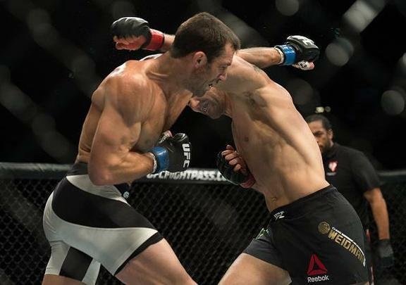 Fotos da batalha entre Luke Rockhold e Chris Weidman
