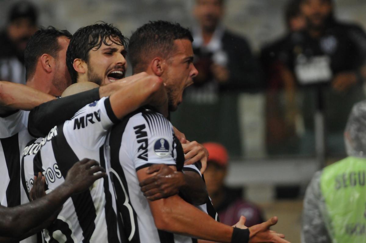 Franco Di Santo abriu o placar para o Atltico aos 37 minutos do primeiro tempo. Depois de cruzamento, ele arrematou de perna esquerda e colocou o Galo em vantagem no Mineiro