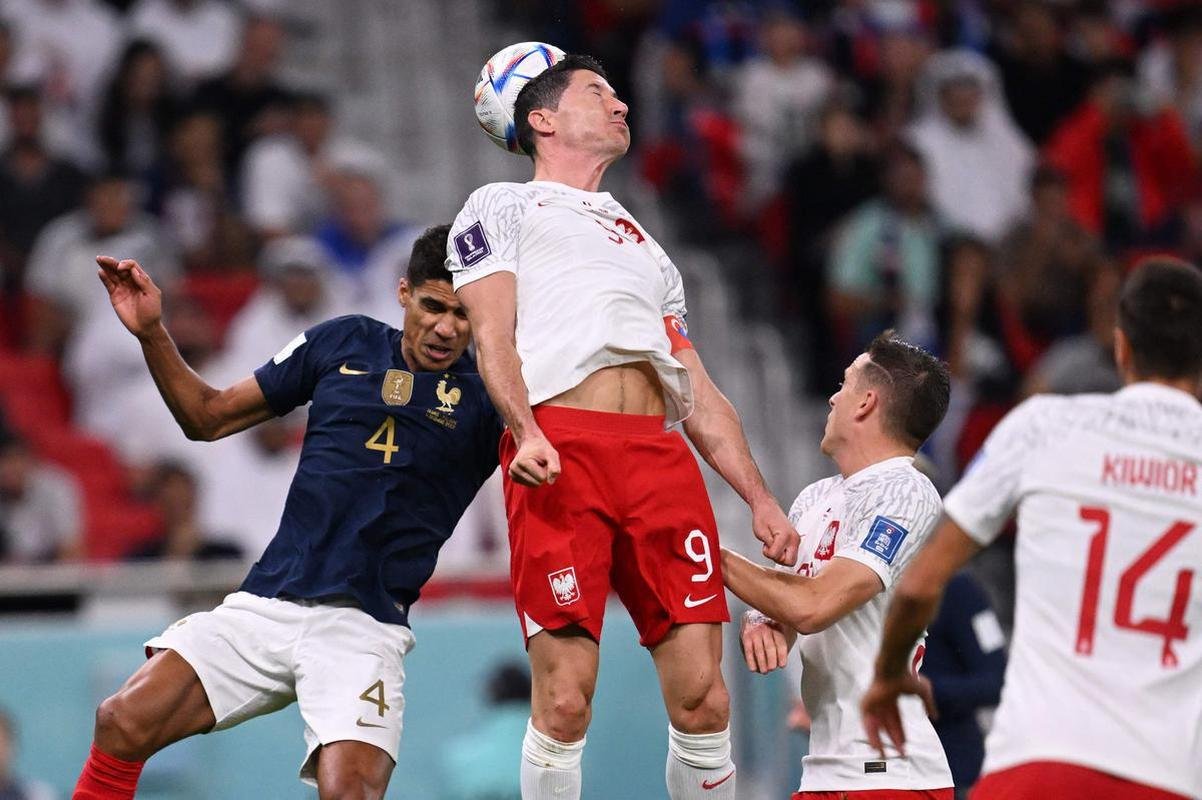 Lances da partida entre Frana e Polnia, pelas oitavas de final da Copa do Mundo.