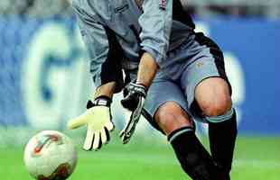 Carini em ao na Copa do Mundo de 2002. Ele foi titular nas trs partidas da decepcionante campanha do Uruguai.