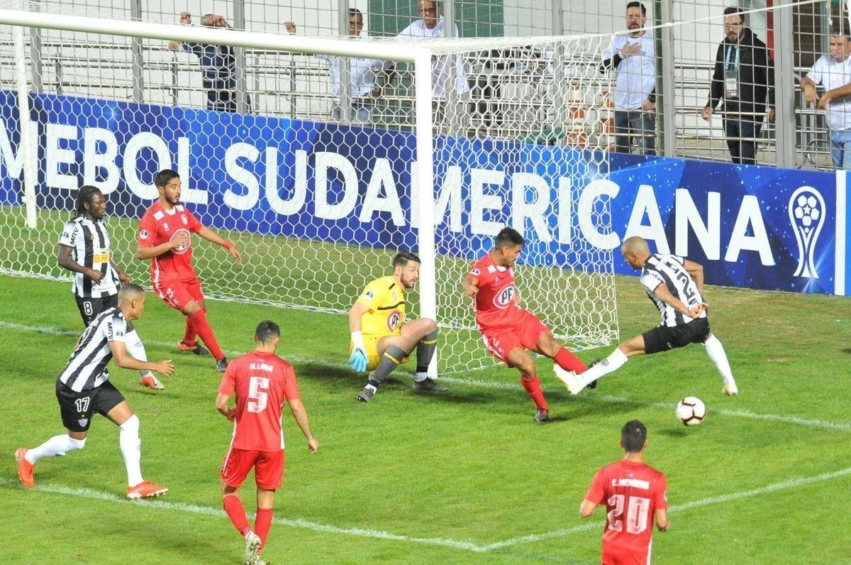 Fotos do segundo tempo da partida entre Atltico e Unin la Calera pela Copa Sul-Americana
