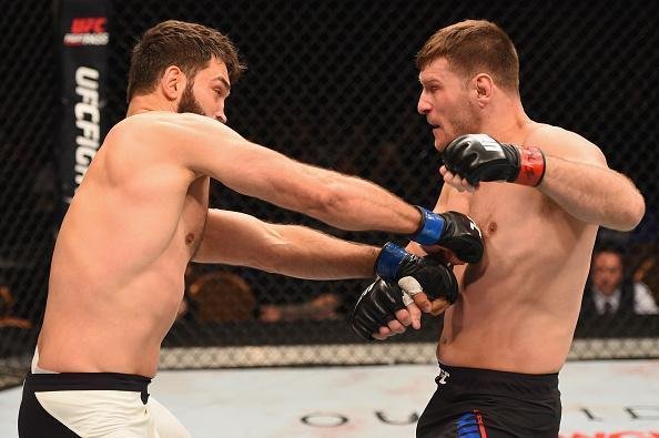 Stipe Miocic venceu Andrei Arlovski por nocaute técnico no primeiro round