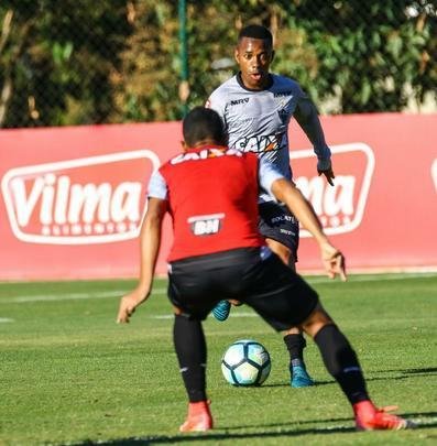 Galo afia pontaria em treino para melhorar nmeros no Brasileiro