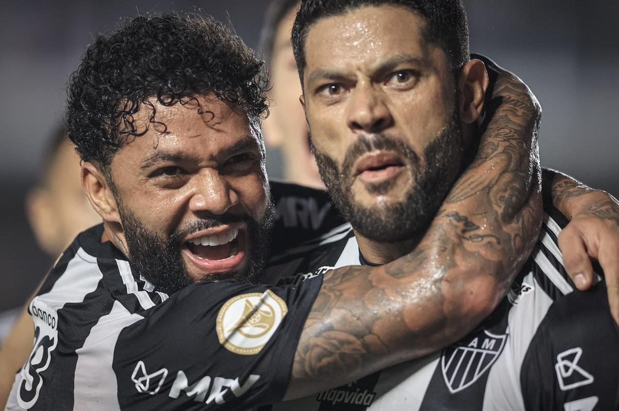 Fotos do jogo entre Santos e Atltico na Vila Belmiro, em Santos, pela 30 rodada do Campeonato Brasileiro