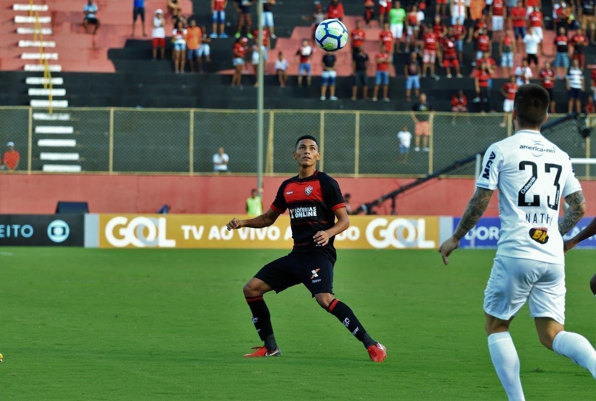 Vitória derrotou Atlético por 1 a 0, no Barradão, com gol de Léo Ceará
