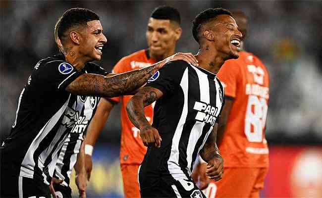 Botafogo ganhou por 4 a 0 do Csar Vallejo