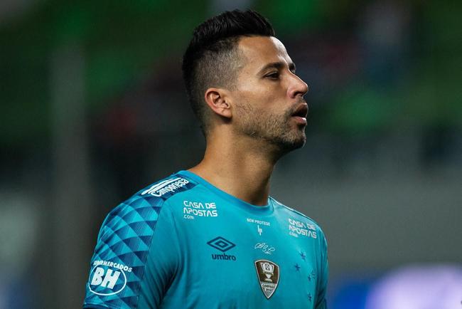 Fbio - Deixou o Cruzeiro no incio da gesto de Ronaldo, em 2022, aps no chegar a acordo com o clube. Hoje,  titular do Fluminense.