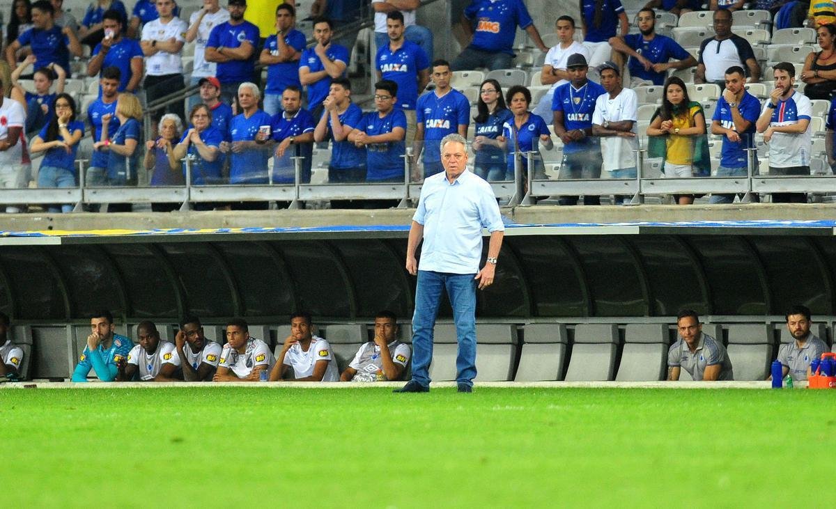 Abel Braga foi contratado pelo Cruzeiro em setembro de 2019. A estreia em clssicos foi em 10 de novembro, pela 32 rodada do Campeonato Brasileiro. Cruzeiro e Atltico empataram por 0 a 0 no Mineiro.