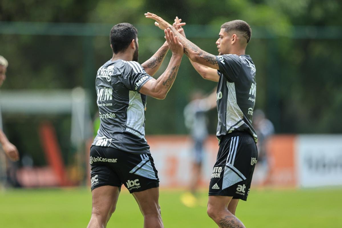 No primeiro jogo-treino, Atltico empatou com o Villa Nova por 1 a 1. Hulk marcou pelo Galo.