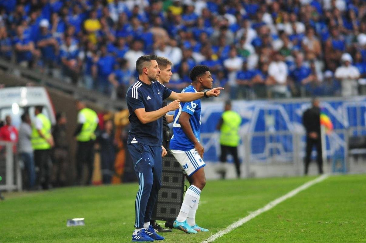 Fotos do jogo entre Cruzeiro e Cricima, neste domingo (4), no Mineiro, pela 28 rodada da Srie B