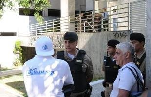 Fotos do protesto da torcida organizada M�fia Azul em frente � sede administrativa do Cruzeiro