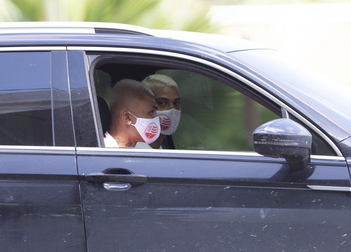 Jogadores, membros da comissão técnica, dirigentes e funcionários do Náutico realizaram testes para Covid-19 na manhã desta sexta-feira; resultados são previstos até a próxima segunda.