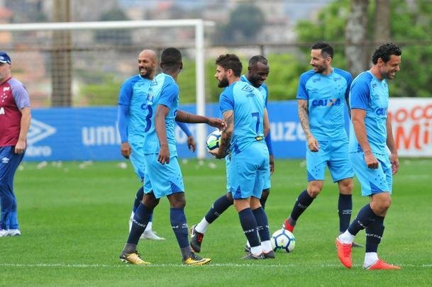 Cruzeiro iniciou preparao para clssico contra o Atltico com reservas em campo na Toca da Raposa II
