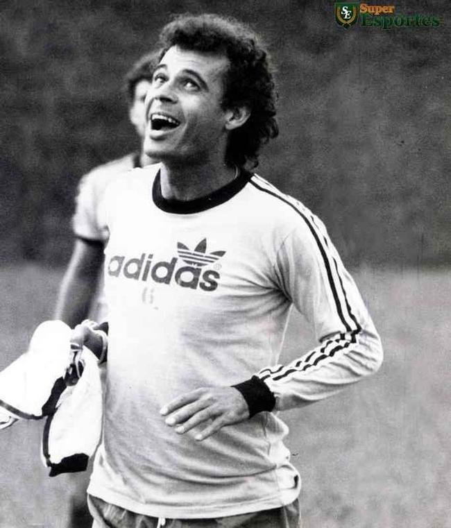 Atacante Joozinho, do Cruzeiro, em treino na Toca da Raposa no ano de 1985
