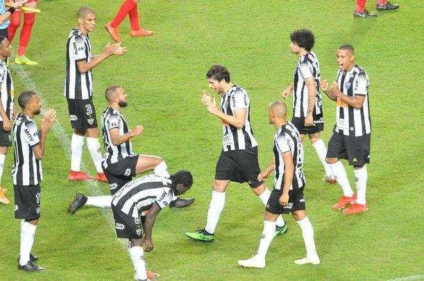 Depois de vitria do Atltico por 1 a 0 no tempo normal, Victor pegou trs pnaltis do Unin La Calera e levou o time alvinegro s oitavas de final da Sul-Americana