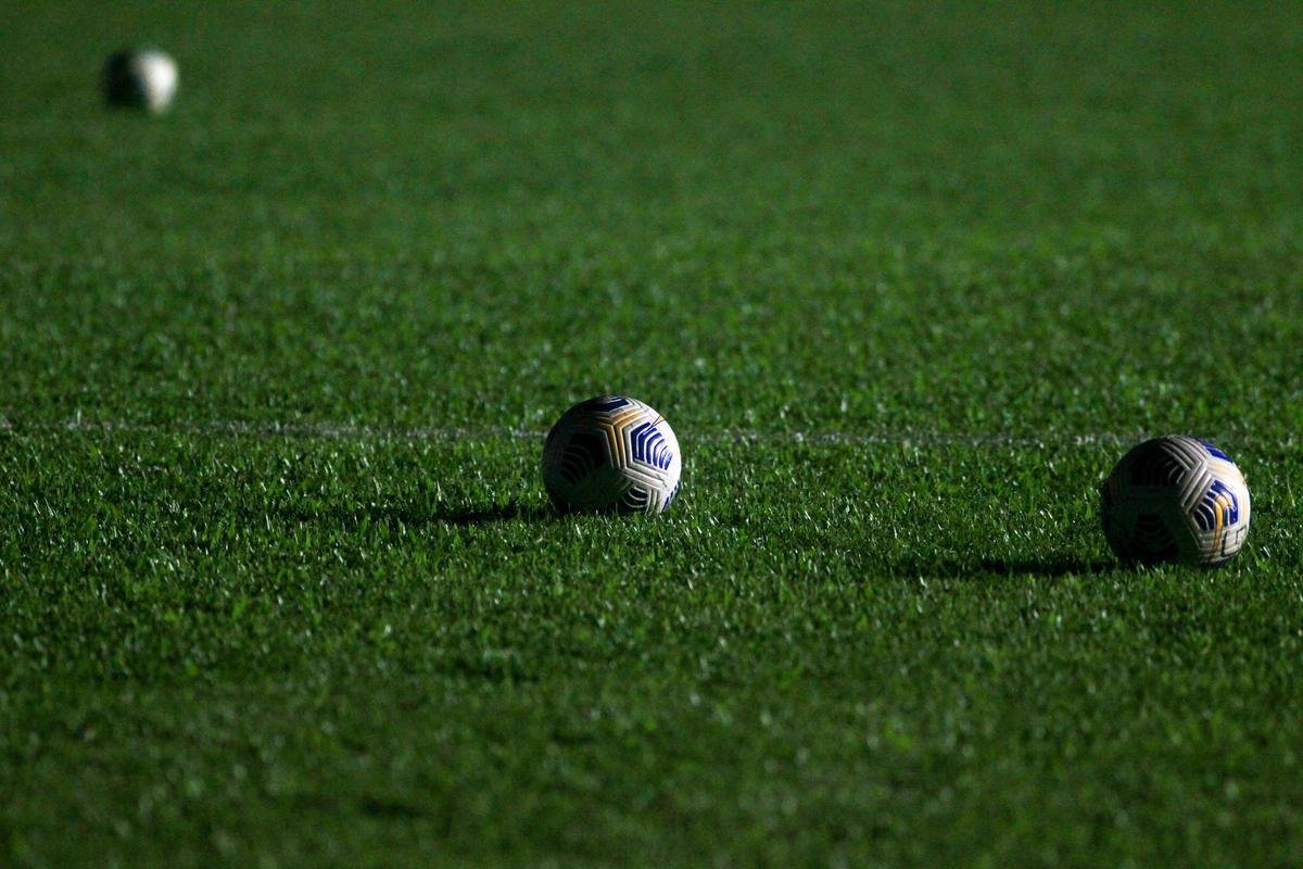 Fotos da vitria do Grmio sobre o Cruzeiro, por 2 a 1, nesta quarta-feira, no Estdio Cristo Rei, em So Leopoldo-RS, pela segunda rodada do Campeonato Brasileiro Feminino A1. Vanessinha marcou para o time mineiro, de falta. Las Estevam e Pri Back viraram para as gachas.