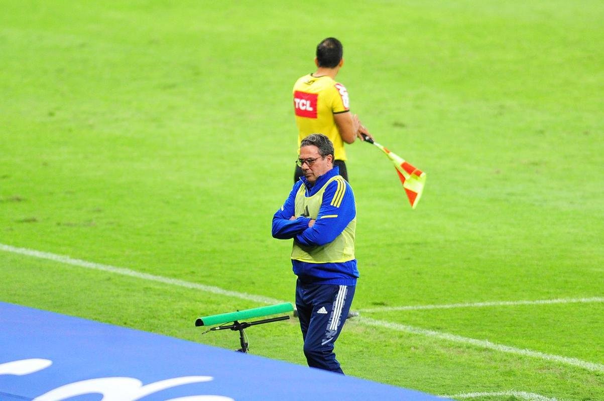 Fotos do jogo entre Cruzeiro e Confiana pela Srie B. Jogo  em Belo Horizonte marcou a volta da torcida cruzeirense ao Mineiro aps meses de ausncia devido  pandemia da COVID-19